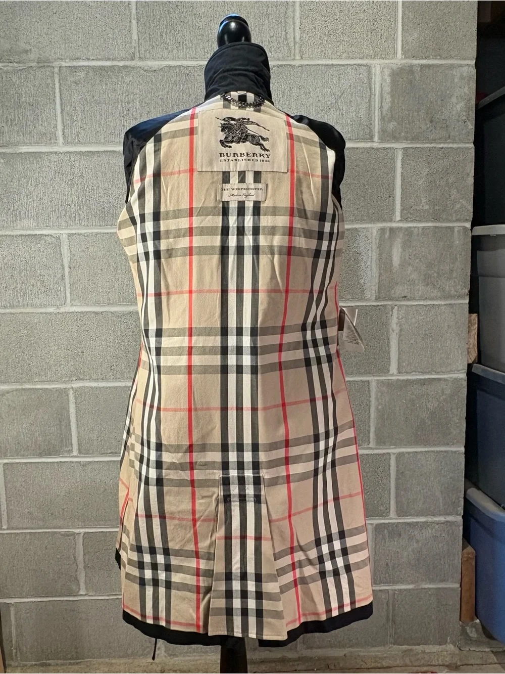 Burberry Westminster trench coat. - Picture 10 of 16
